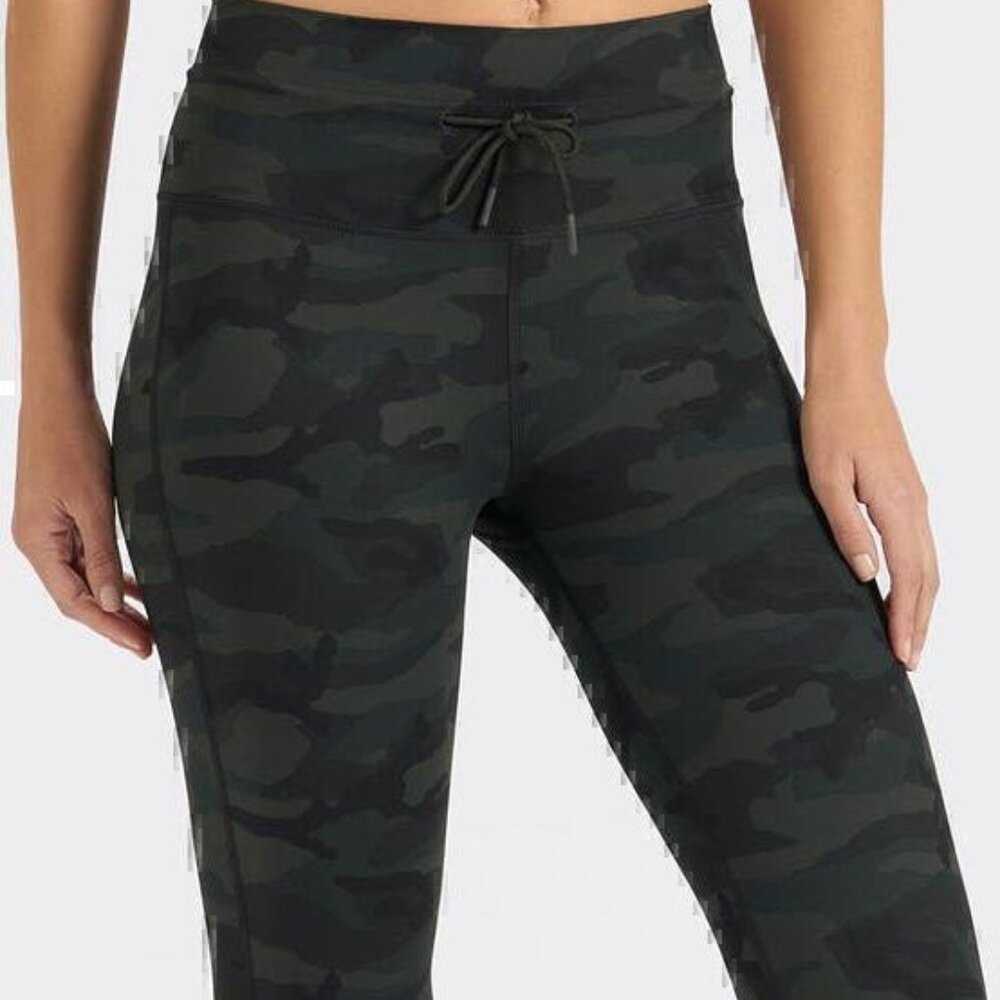 Genuine Vuori Daily Yoga Dark Green Camo High Rise Joggers XSmall
